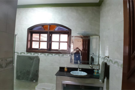 Casa à venda com 4 quartos, sendo 1 suíte, em Bangu, Rio de Janeiro, RJ