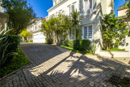 Casa à venda com 5 quartos, sendo 4 suítes, no condomínio Bounganville, São Paulo - SP