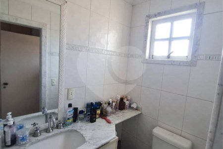 Casa à venda com 3 quartos, sendo 1 suíte, no condomínio Moradas do Ipê, São Paulo - SP