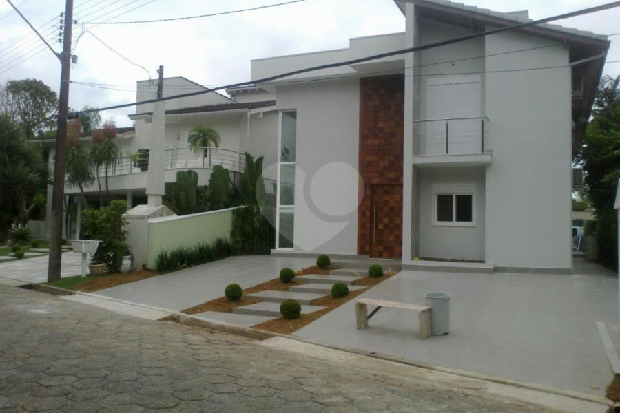 Sobrado à venda com 5 suítes em Enseada, Bertioga, SP