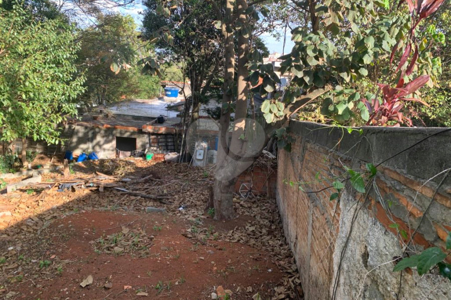 Terreno à venda com 2 quartos em Vila Nivi, São Paulo, SP