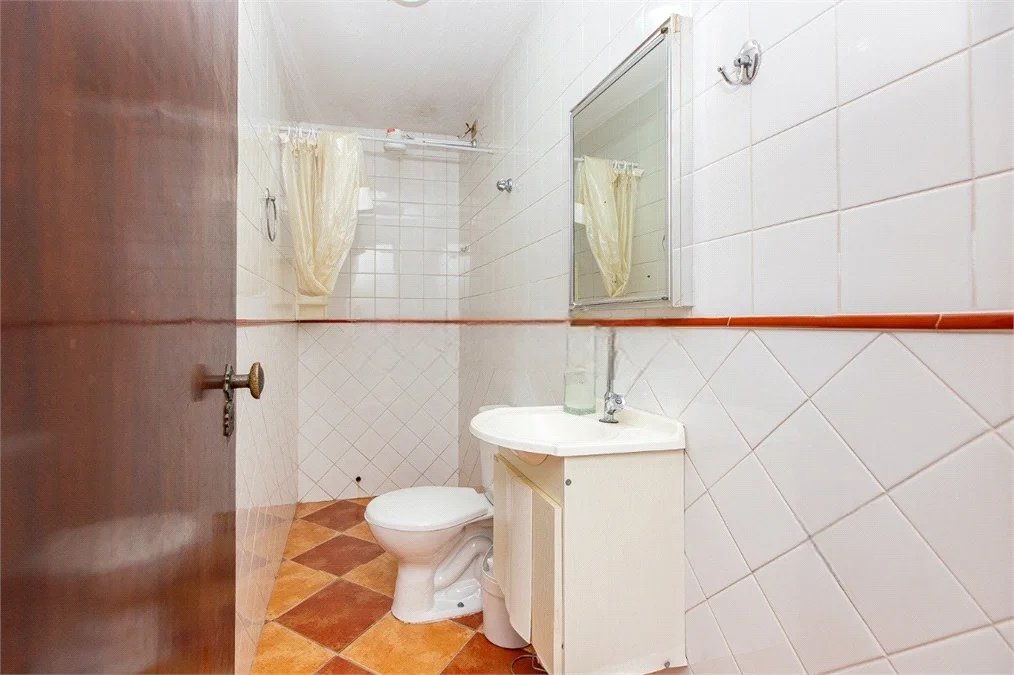 Sobrado à venda com 4 quartos, sendo 2 suítes, em Vila Madalena, São Paulo, SP