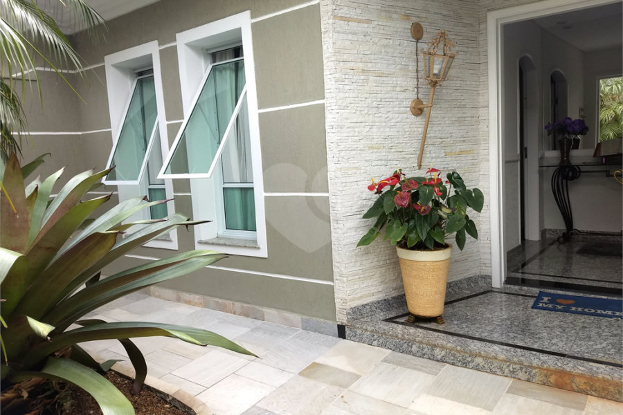 Casa Térrea à venda ou para alugar com 4 suítes em Horto, São Paulo, SP
