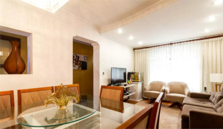 Casa à venda com 3 quartos, sendo 1 suíte,  em Vila Olímpia, São Paulo, SP
