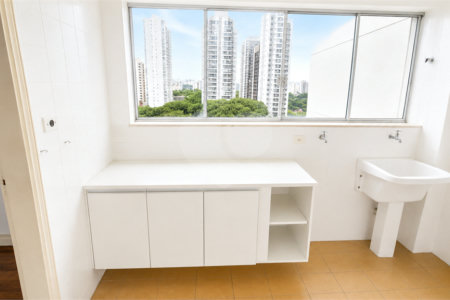 Apartamento à venda com 4 quartos, sendo 1 suíte, em Alto da Boa Vista, São Paulo, SP