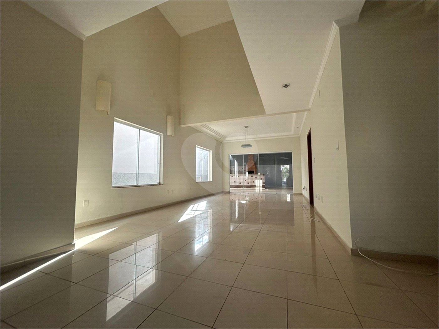 Casa à venda com 4 quartos, sendo 1 suíte,  no condomínio Lago da Boa Vista, Sorocaba - SP