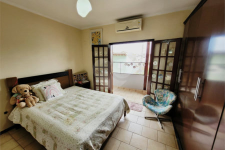 Sobrado à venda com 4 quartos, sendo 1 suíte, em Jardim Regina, Indaiatuba, SP