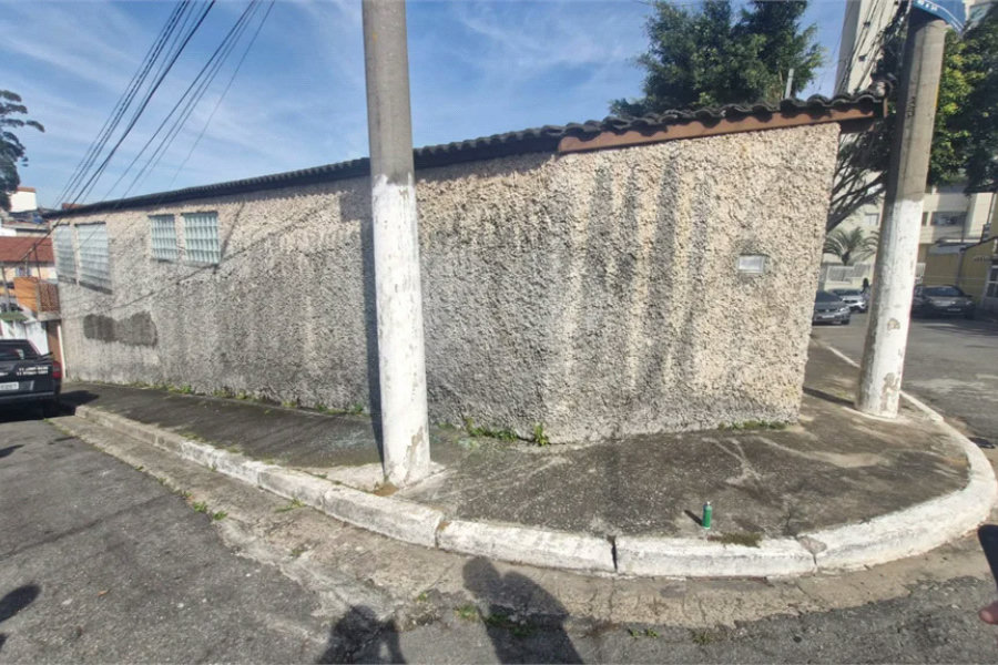 Casa Assobradada de Esquina a Venda | 3 dorm ( 1 suite ) 250 m² | 1 Vaga em Iterlagos