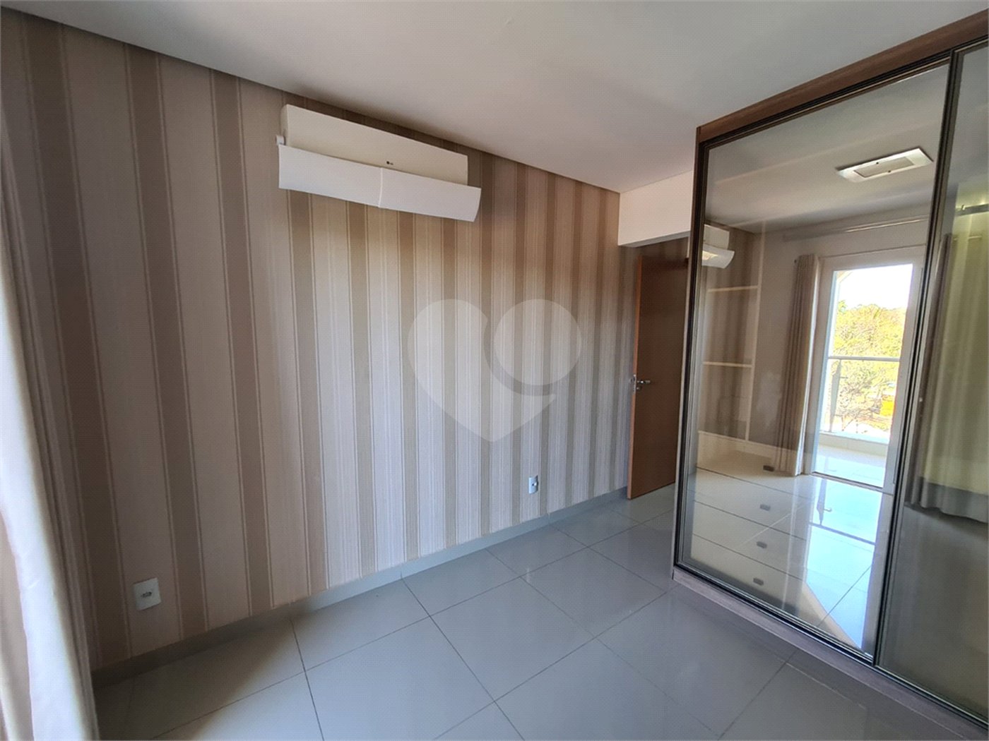 Apartamento à venda com 3 quartos, sendo 1 suíte, em Pinheirinho, Vinhedo, SP