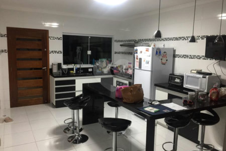Sobrado à venda com 3 quartos, sendo 1 suíte,  em Alto da Boa Vista, Mogi das Cruzes, SP