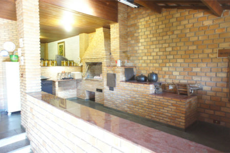 Casa à venda com 4 quartos, sendo 1 suíte,  em Vila Suissa, Mogi das Cruzes, SP