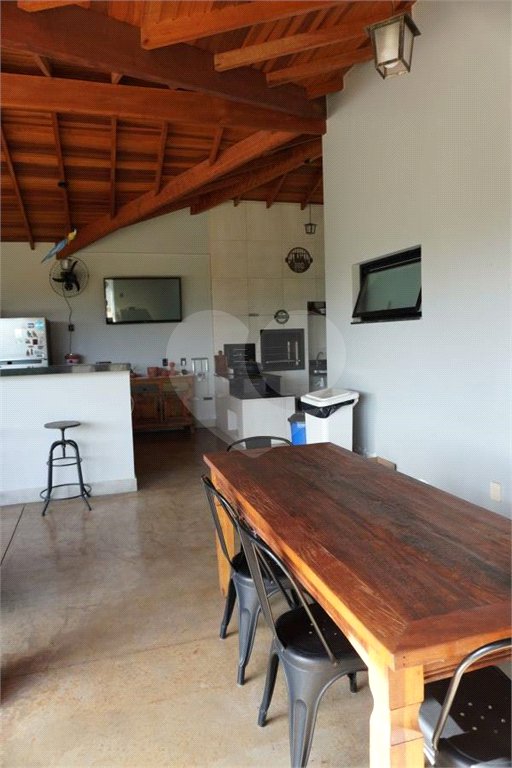 Casa à venda com 4 quartos, sendo 2 suítes, no condomínio Primavera, Salto - SP