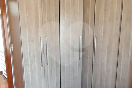 Casa à venda com 3 quartos, sendo 1 suíte, no condomínio Residencial Jardins, São Bernardo do Campo - SP