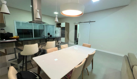 Casa à venda com 3 quartos, sendo 1 suíte, no condomínio Residencial Golden Ville, Itapetininga - SP