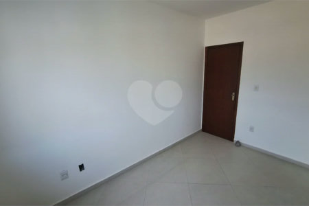Excelente Casa Duplex | 2 Suítes | Garagem Subterrânea | Próxima ao West Shopping