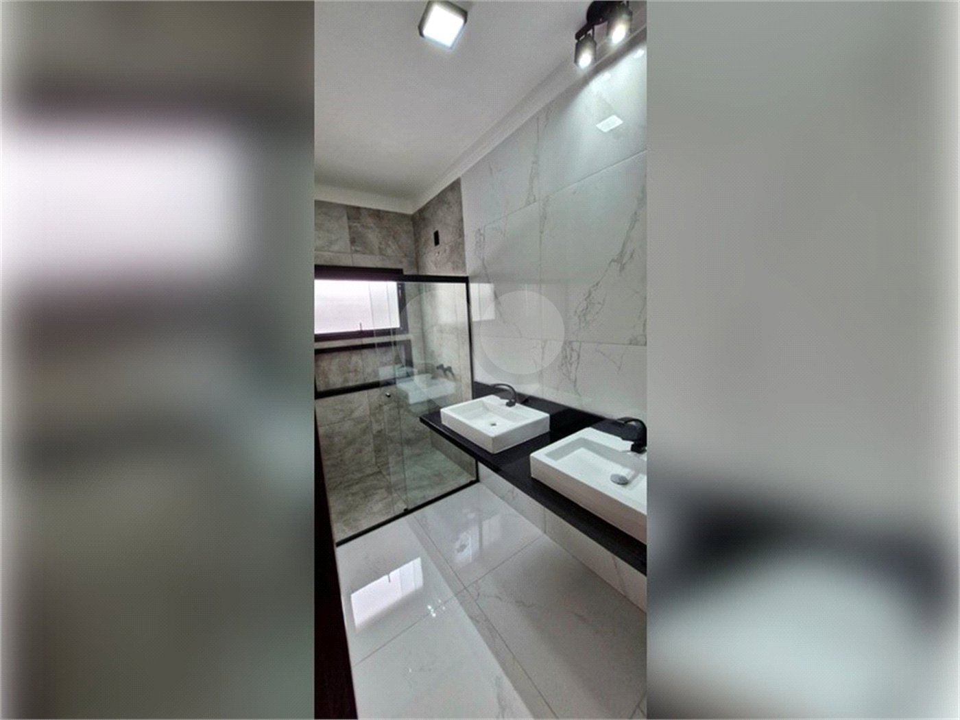 Casa à venda com 3 quartos, sendo 1 suíte, no condomínio Horto Florestal Villagio, Sorocaba - SP