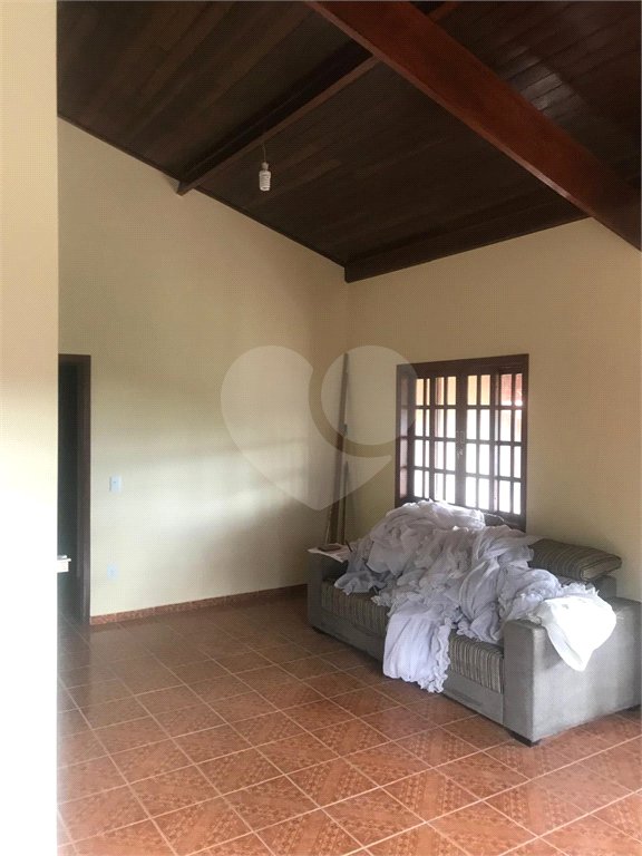 Casa à venda com 3 quartos, sendo 1 suíte,  no condomínio Marf II, Bom Jesus dos Perdões - SP