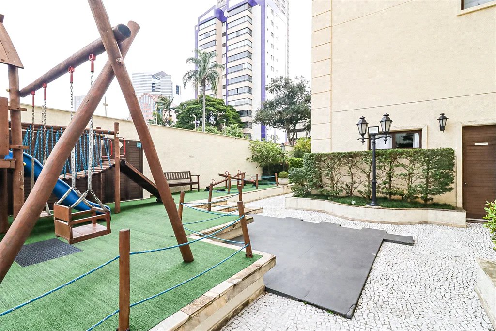 Apartamento à venda com 4 quartos, sendo 3 suítes, em Brooklin Paulista, São Paulo, SP