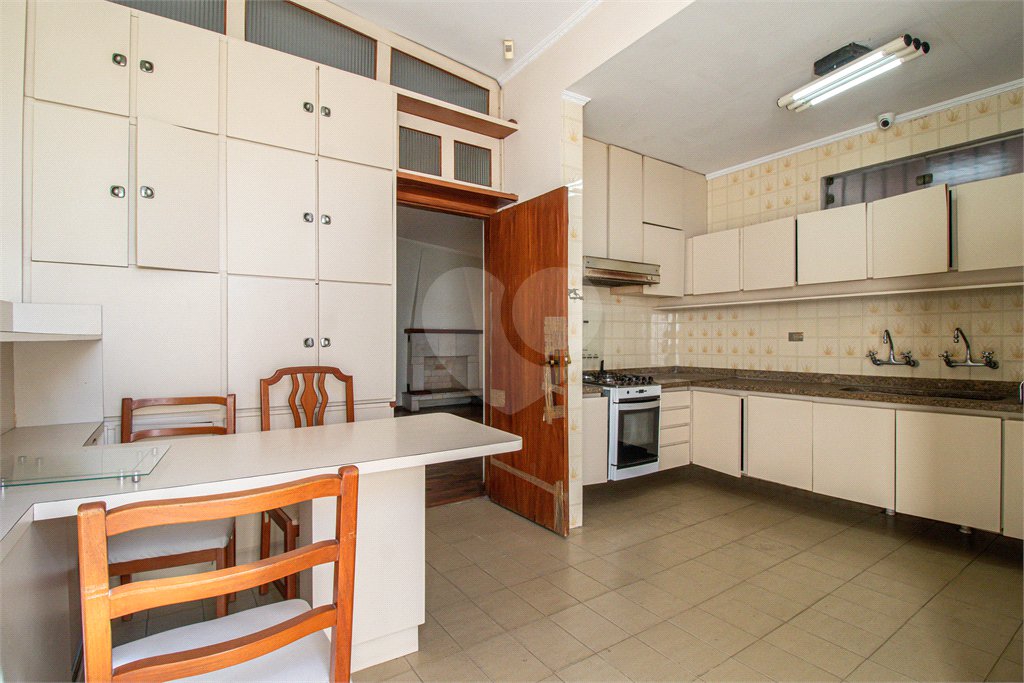 Casa à venda com 5 quartos, sendo 4 suítes, em Jardim Prudência, São Paulo, SP