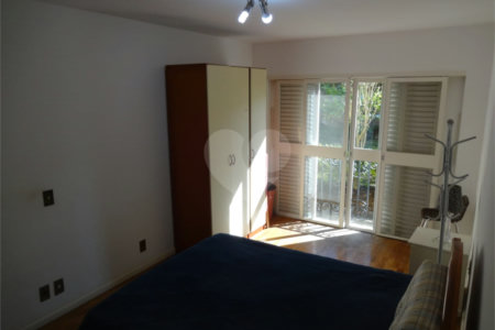 Casa à venda com 5 quartos, sendo 2 suítes,  em Vila Oliveira, Mogi das Cruzes, SP