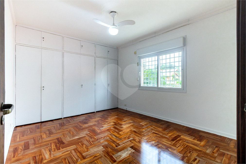 Sobrado à venda com 4 quartos, sendo 2 suítes, em Alto de Pinheiros, São Paulo, SP