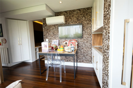 Apartamento à venda com 5 quartos, sendo 4 suítes,  em Parque Reboucas, São Paulo, SP