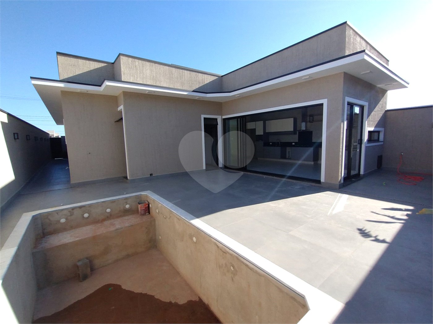 Casa à venda com 3 suítes no condomínio Residencial Golden Ville, Itapetininga - SP