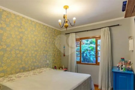 Casa à venda com 4 quartos, sendo 2 suítes,  em Granja Viana, Cotia, SP