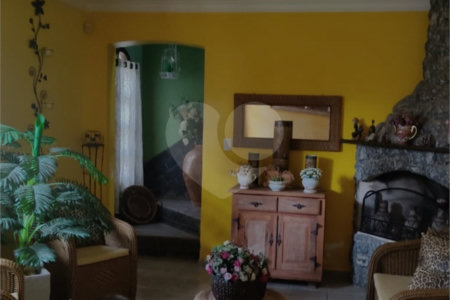 Sobrado à venda com 3 quartos, sendo 1 suíte, em Esplanada do Carmo, Jarinu, SP
