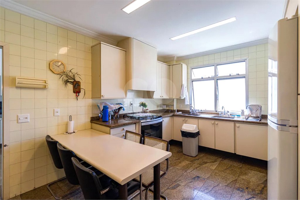 Apartamento à venda com 4 quartos, sendo 2 suítes, em Real Parque, São Paulo, SP