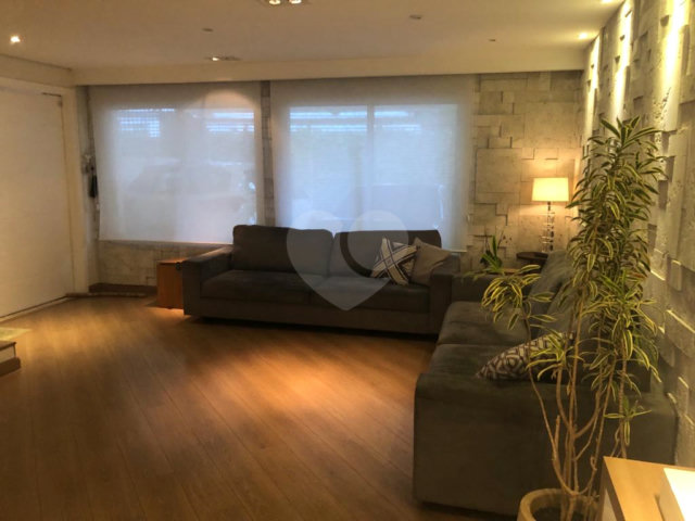 Sobrado à venda com 3 quartos, sendo 2 suítes, em Vila Nivi, São Paulo, SP