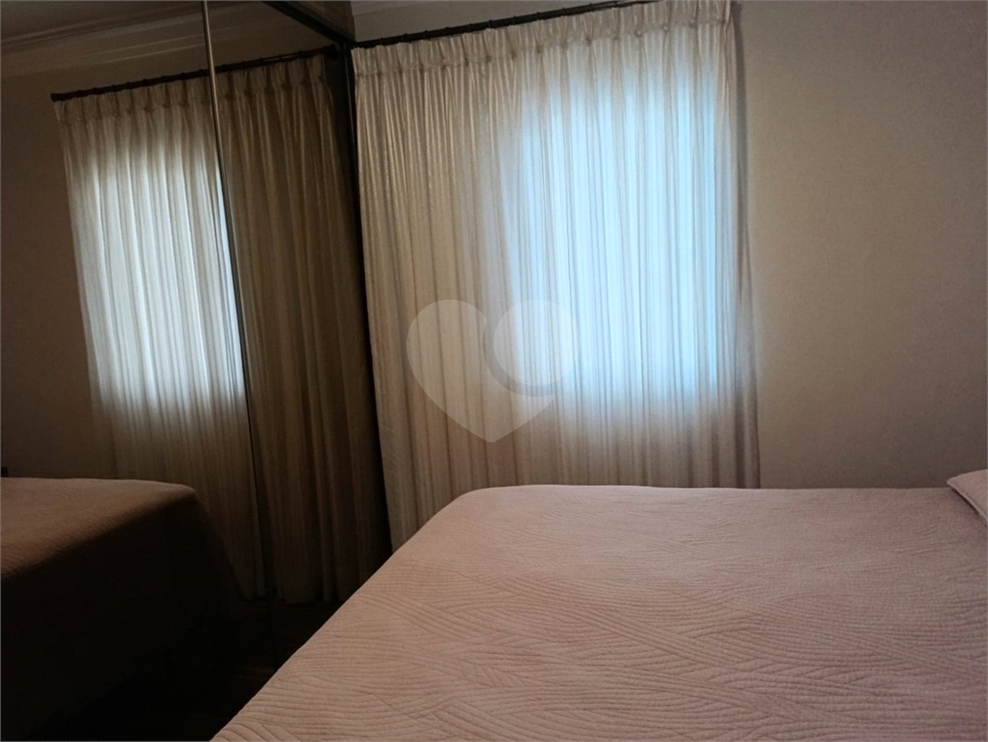 Apartamento na Região da Mooca. Excelente Localização com 3 Dormitórios sendo 1 Suíte e 2 Vagas de Garagem