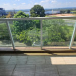 Apartamento Locação Condomínio Anguri com 02 dormitórios com Ar e Sacada