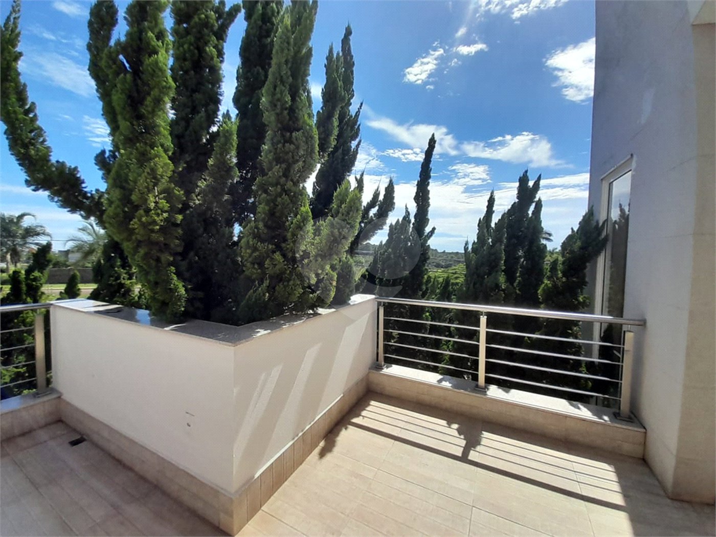 Casa à Venda no Condomínio Damha III – Elegância e Conforto para sua Família