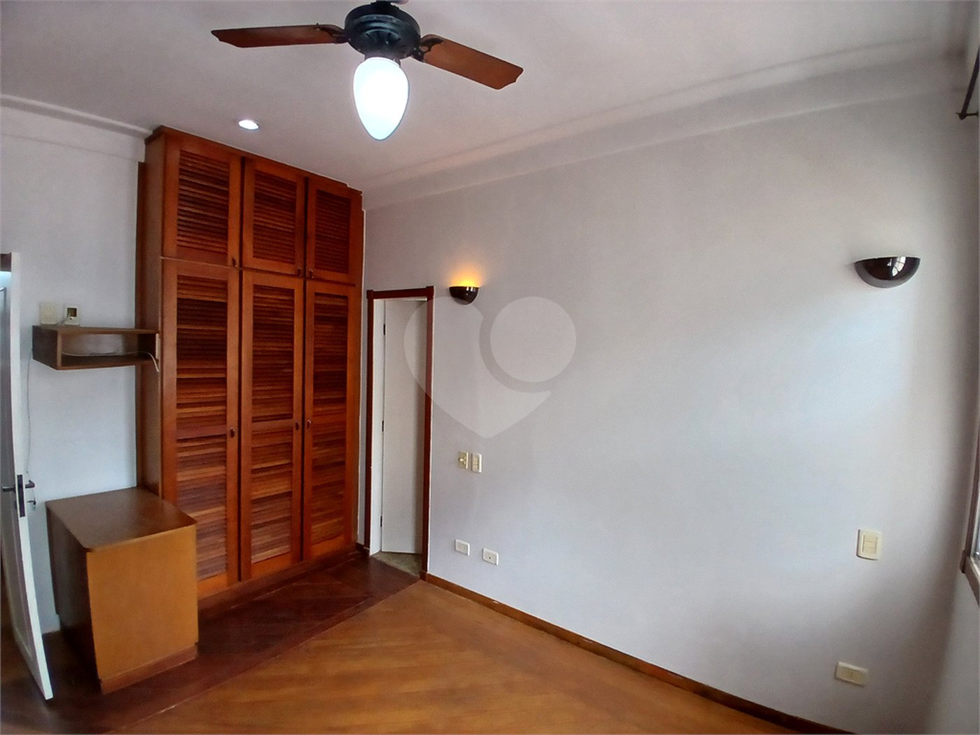 Casa à venda ou para alugar com 3 quartos, sendo 2 suítes, no condomínio Chácara das Rosas, São Paulo - SP