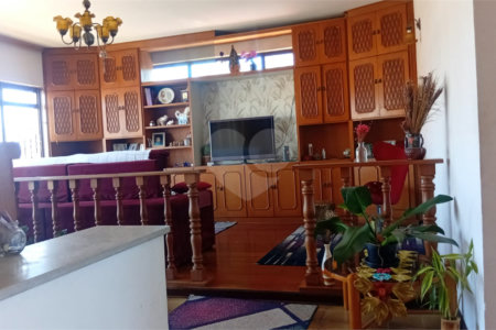 Casa à venda ou para alugar com 7 quartos, sendo 1 suíte,  em Vila Mogilar, Mogi das Cruzes, SP