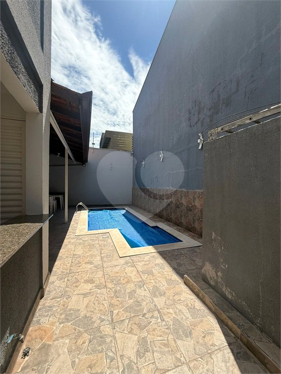 Sobrado à venda ou para alugar com 3 quartos, sendo 1 suíte, em Nossa Senhora Aparecida, Cuiabá, MT