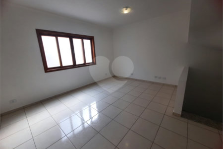 Casa para alugar com 3 quartos, sendo 1 suíte,  no condomínio Residencial Sol Francisco, São Paulo - SP