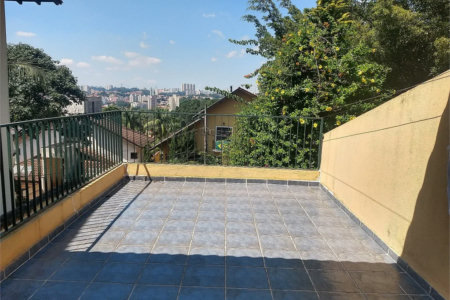 Sobrado à venda com 4 quartos, sendo 1 suíte,  em Parque dos Príncipes, São Paulo, SP