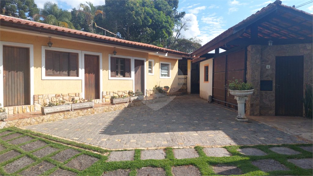 Casa à venda ou para alugar com 5 quartos, sendo 1 suíte, em Cumbari, Mairiporã, SP