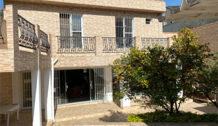 Sobrado à venda com 4 quartos, sendo 2 suítes,  em Paraisópolis, São Paulo, SP