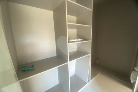 Casa à Venda no Condomínio Damha III