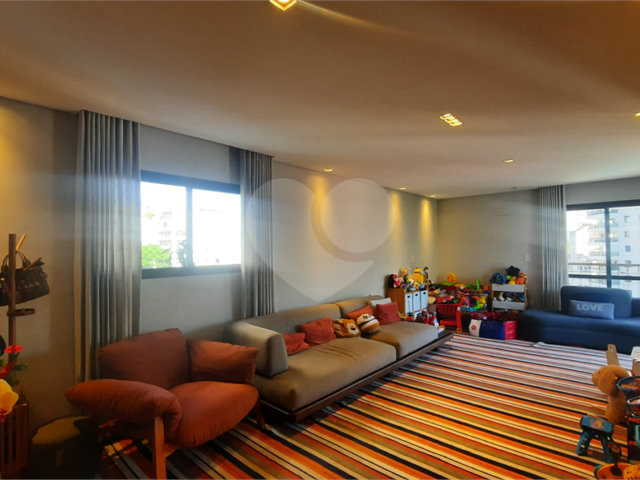 Apartamento à venda com 4 quartos, sendo 2 suítes,  em Morumbi, São Paulo, SP
