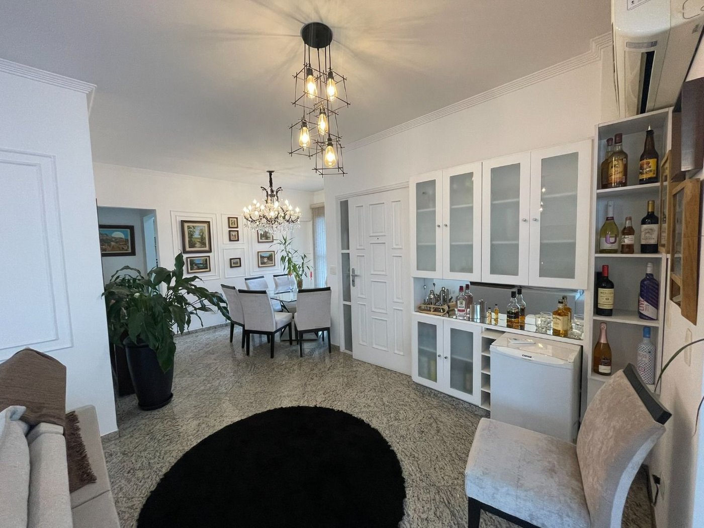 Apartamento 3 dormitórios com 2 suítes, 2 vagas demarcadas, no Embaré, Santos