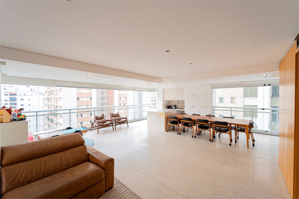 Apartamento à venda com 3 suítes em Campo Belo, São Paulo, SP