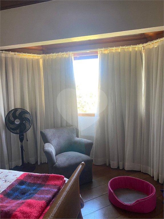 Casa à venda com 5 quartos, sendo 4 suítes, no condomínio Lago do Imperador, Mairiporã - SP