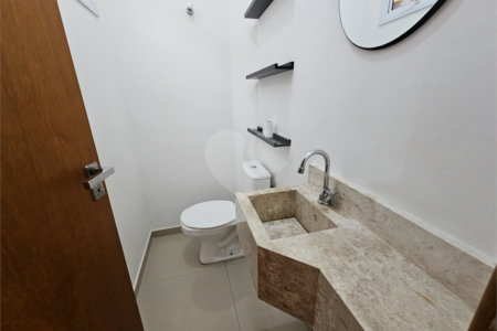 Sobrado à venda com 3 quartos, sendo 1 suíte,  em Vila Nivi, São Paulo, SP