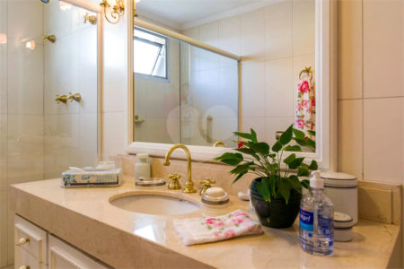 Apartamento à venda com 4 quartos, sendo 2 suítes, em Real Parque, São Paulo, SP