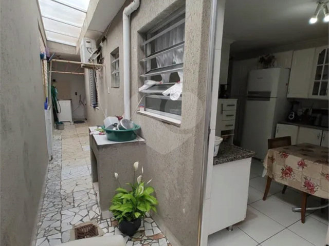 Casa à venda com 2 quartos, sendo 1 suíte,  em Parque Maria Domitila, São Paulo, SP