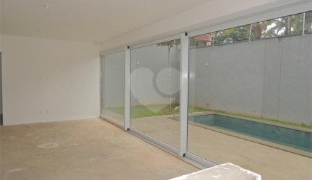 Casa à venda com 3 suítes no condomínio Jardim Flora, São Paulo - SP